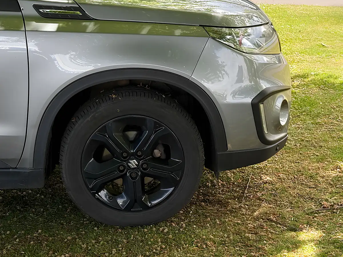 Used 2016 Suzuki Vitara S Grey - Interior and Exterior details 8