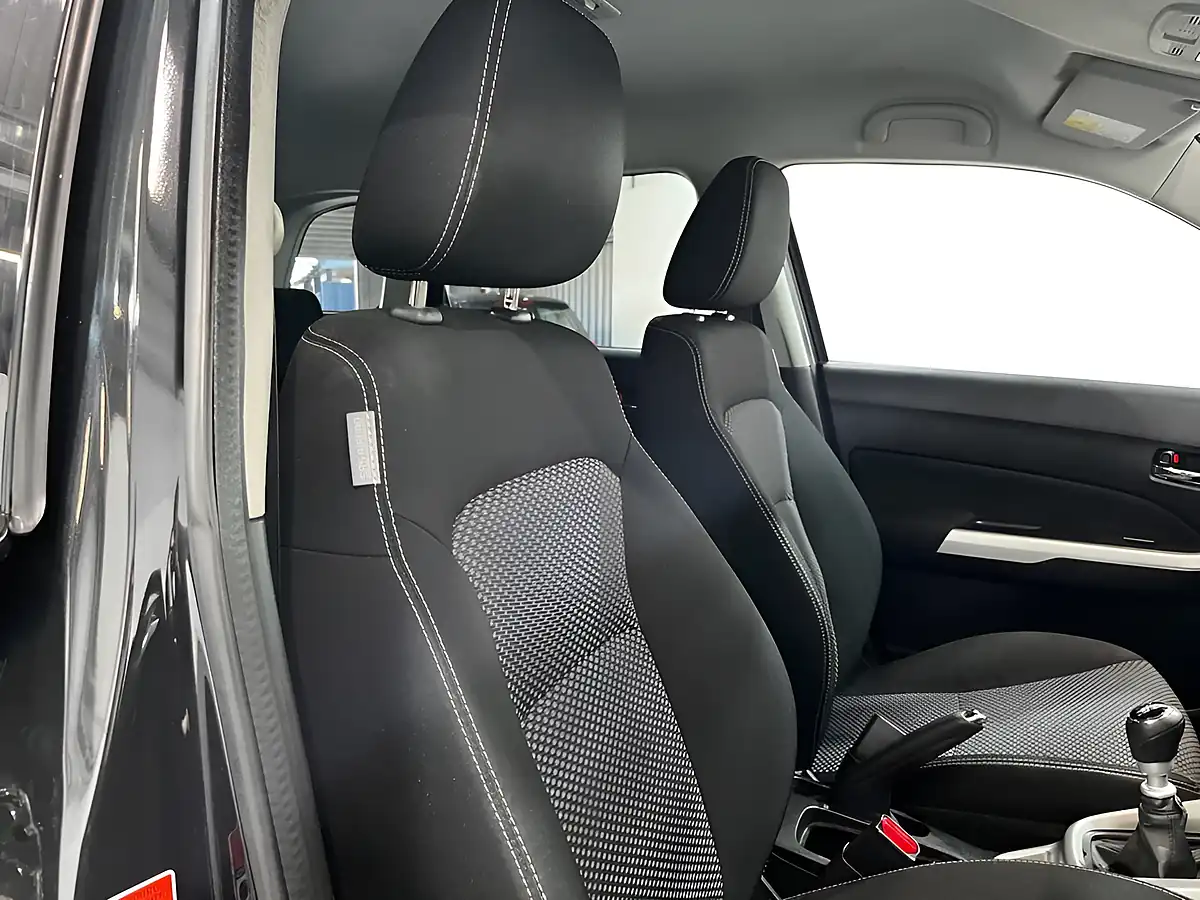 Used 2016 Suzuki Vitara Sz-T Black - Interior and Exterior details 17