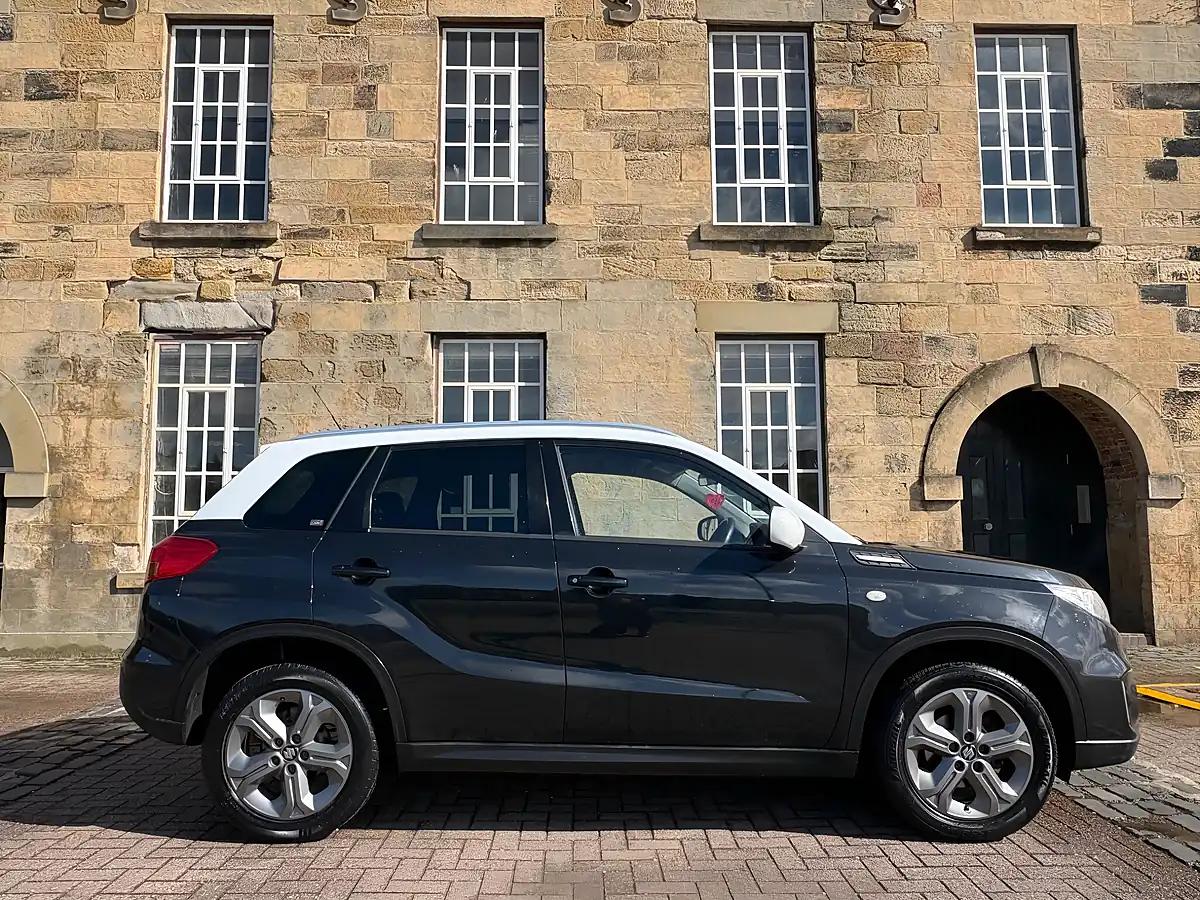 Used 2016 Suzuki Vitara Sz-T Black - Interior and Exterior details 11