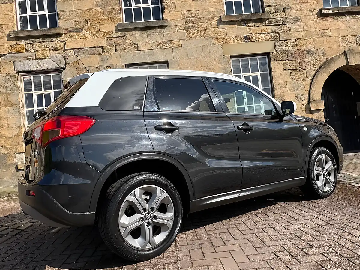 Used 2016 Suzuki Vitara Sz-T Black - Interior and Exterior details 17