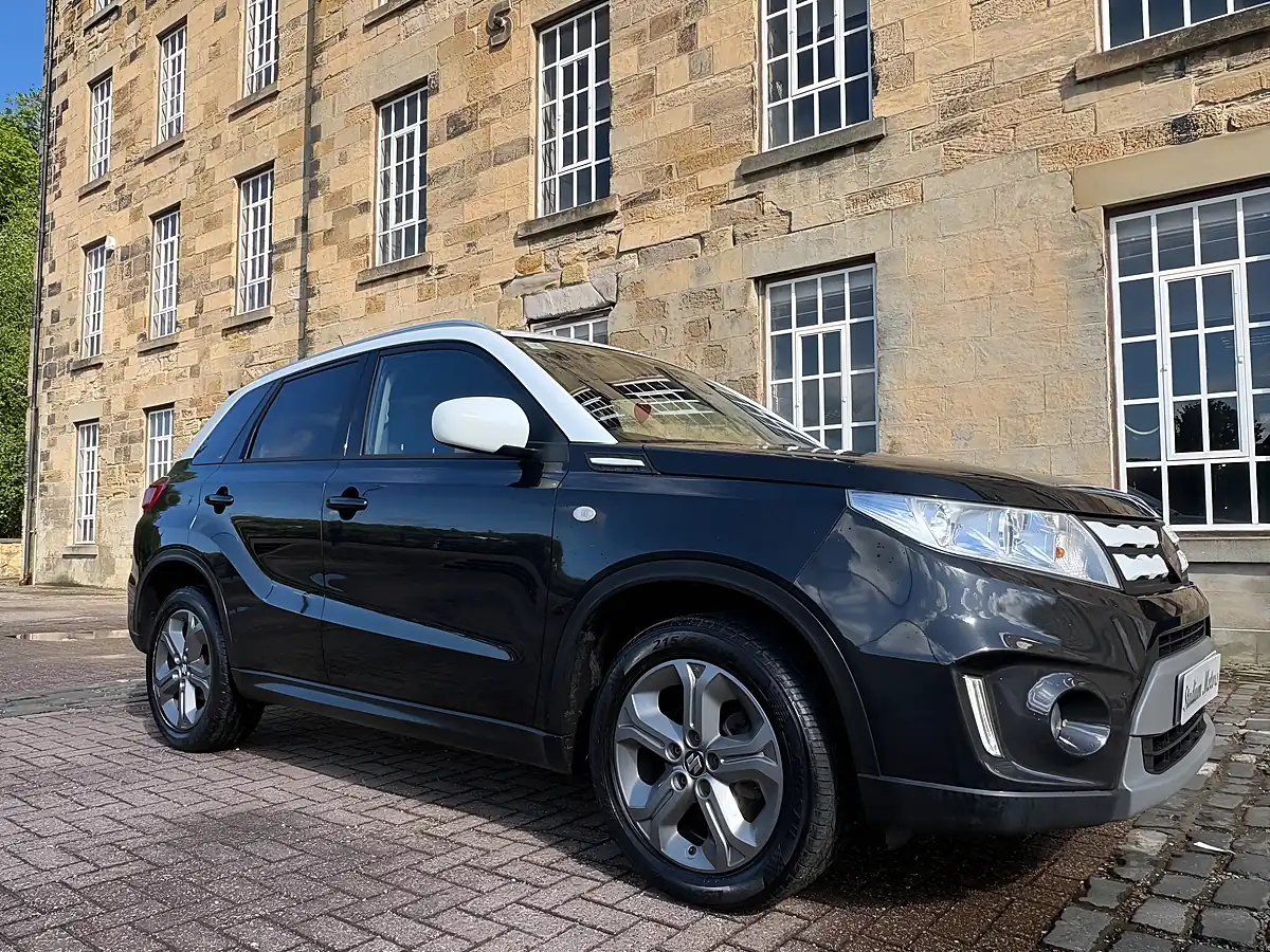 Used 2016 Suzuki Vitara Sz-T Black - Interior and Exterior details 7