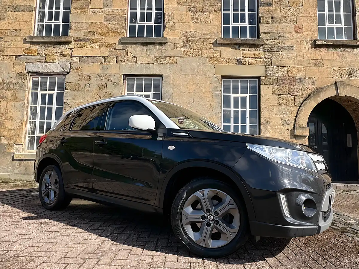 Used 2016 Suzuki Vitara Sz-T Black - Interior and Exterior details 8