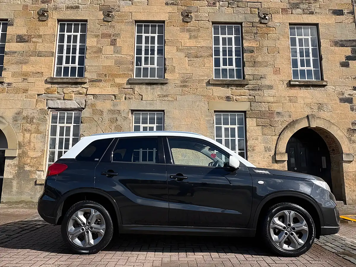 Used 2016 Suzuki Vitara Sz-T Black - Interior and Exterior details 9