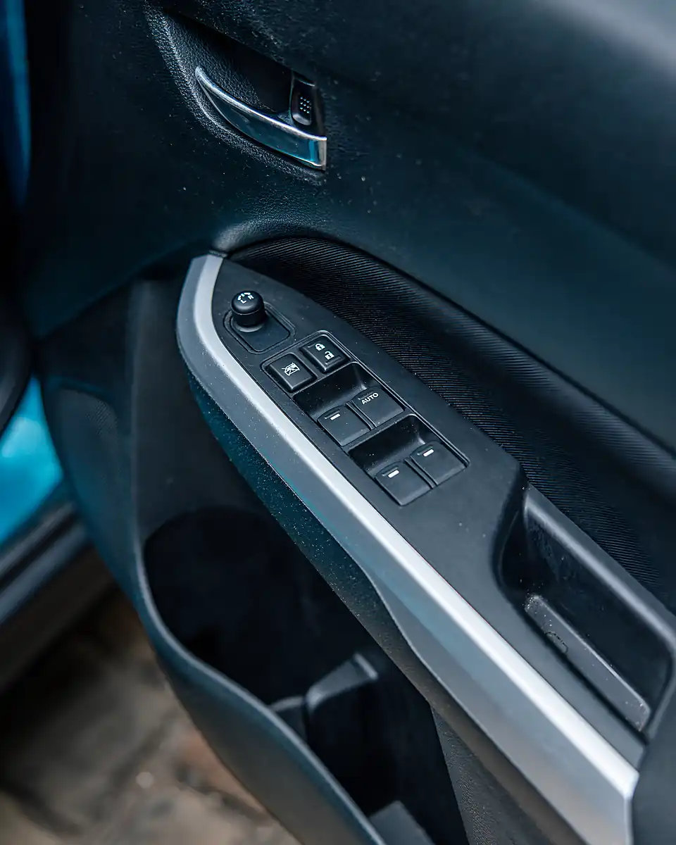 Used 2016 Suzuki Vitara Sz-T Blue - Interior and Exterior details 14