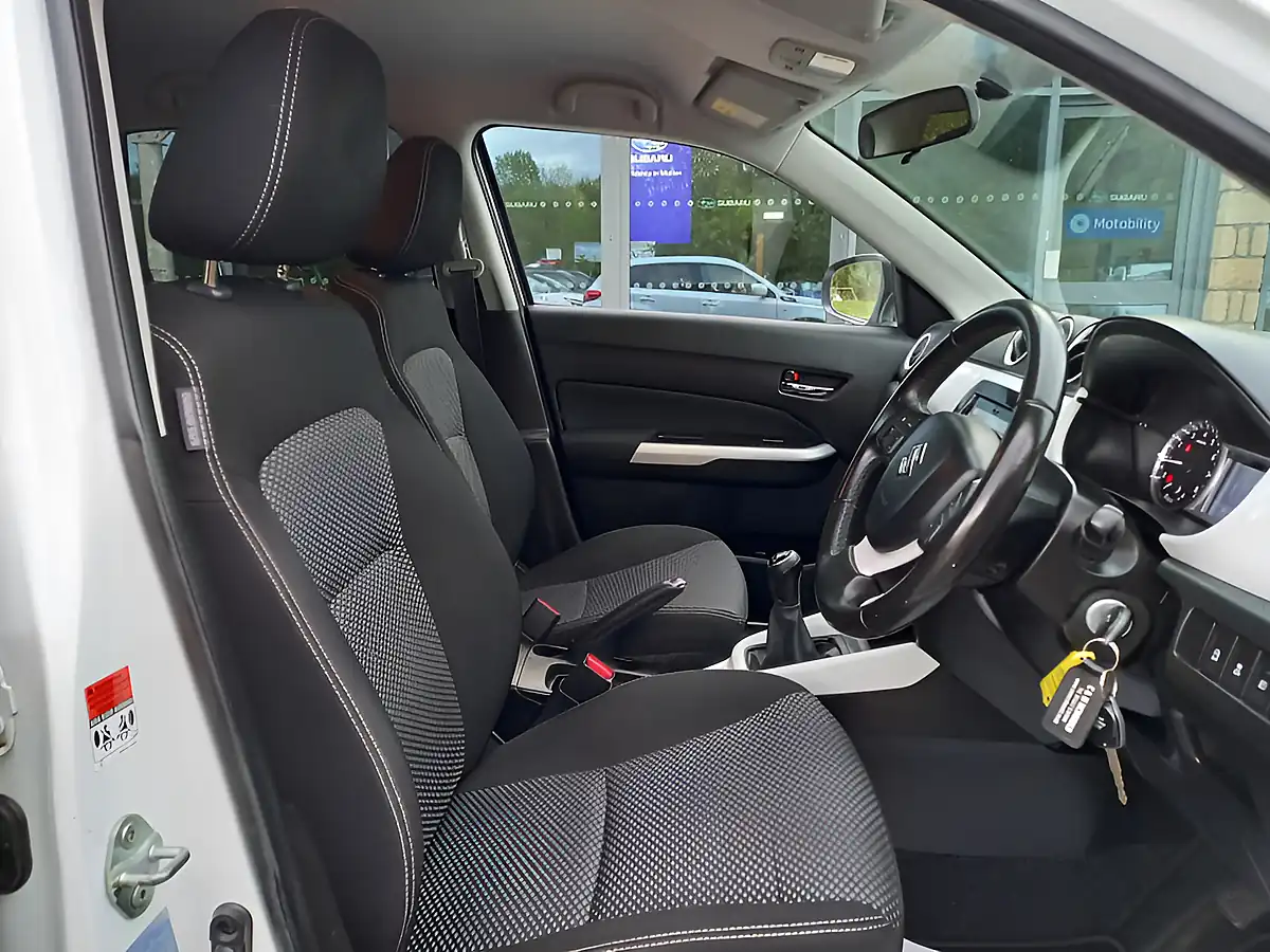 Used 2016 Suzuki Vitara Sz-T White - Interior and Exterior details 12
