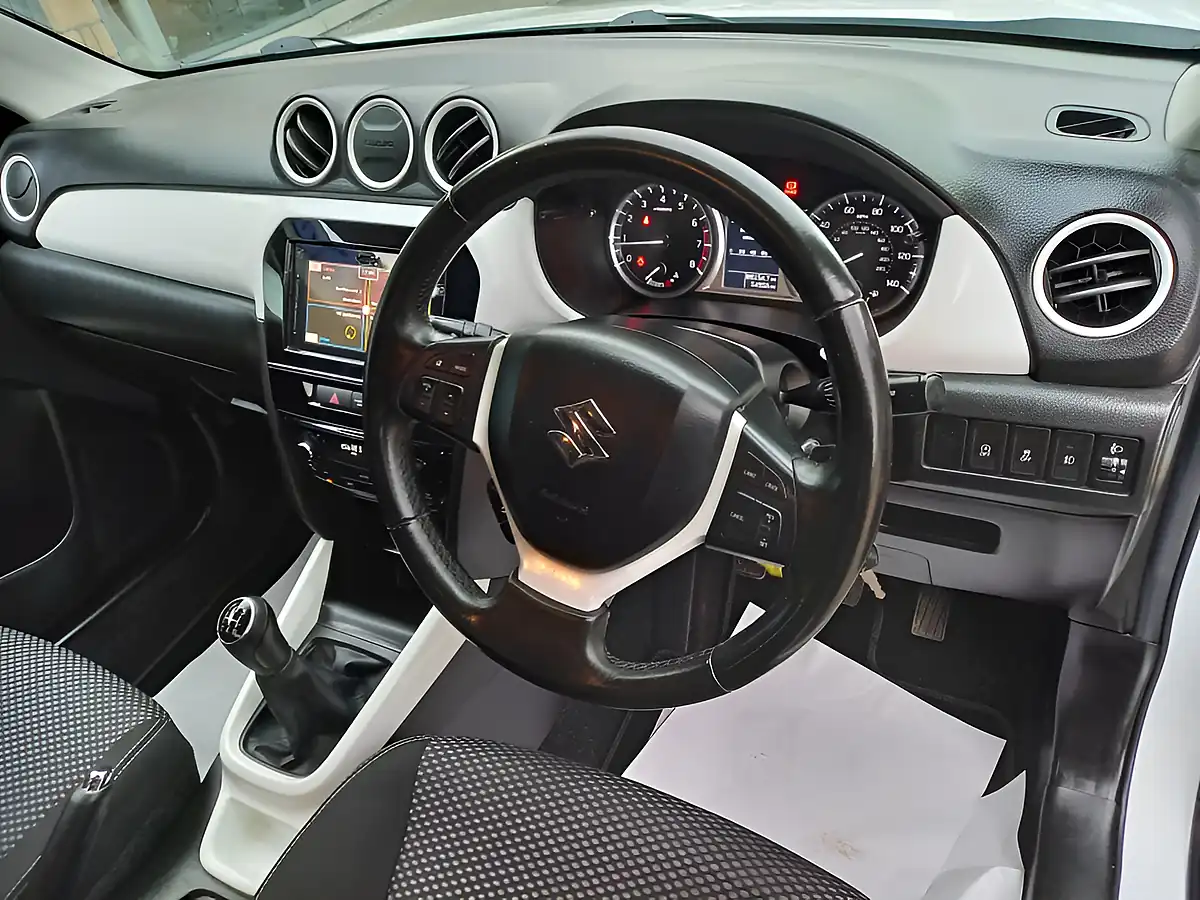 Used 2016 Suzuki Vitara Sz-T White - Interior and Exterior details 13