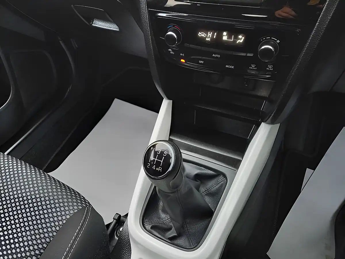 Used 2016 Suzuki Vitara Sz-T White - Interior and Exterior details 17