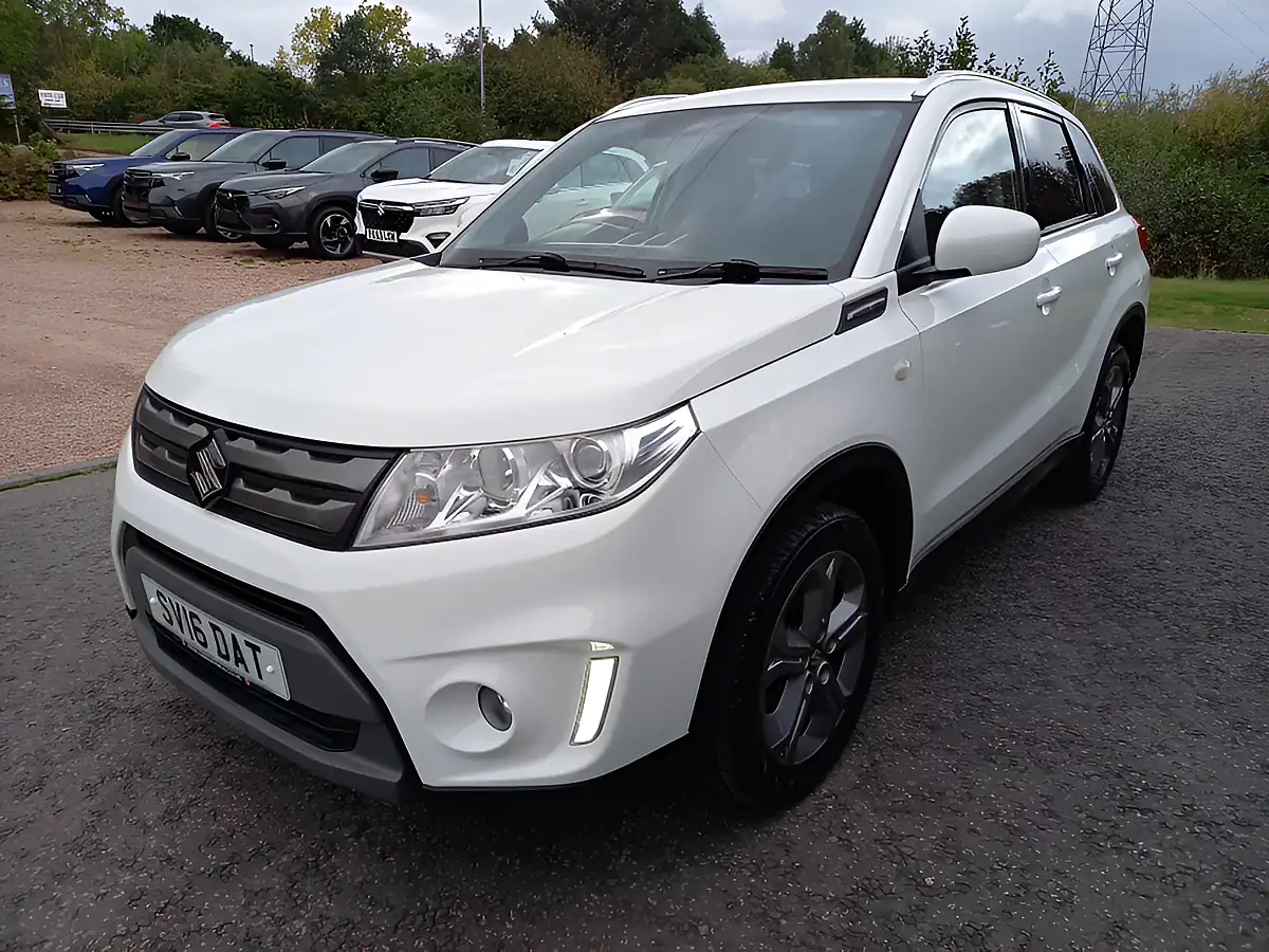 Used 2016 Suzuki Vitara Sz-T White - Interior and Exterior details 3