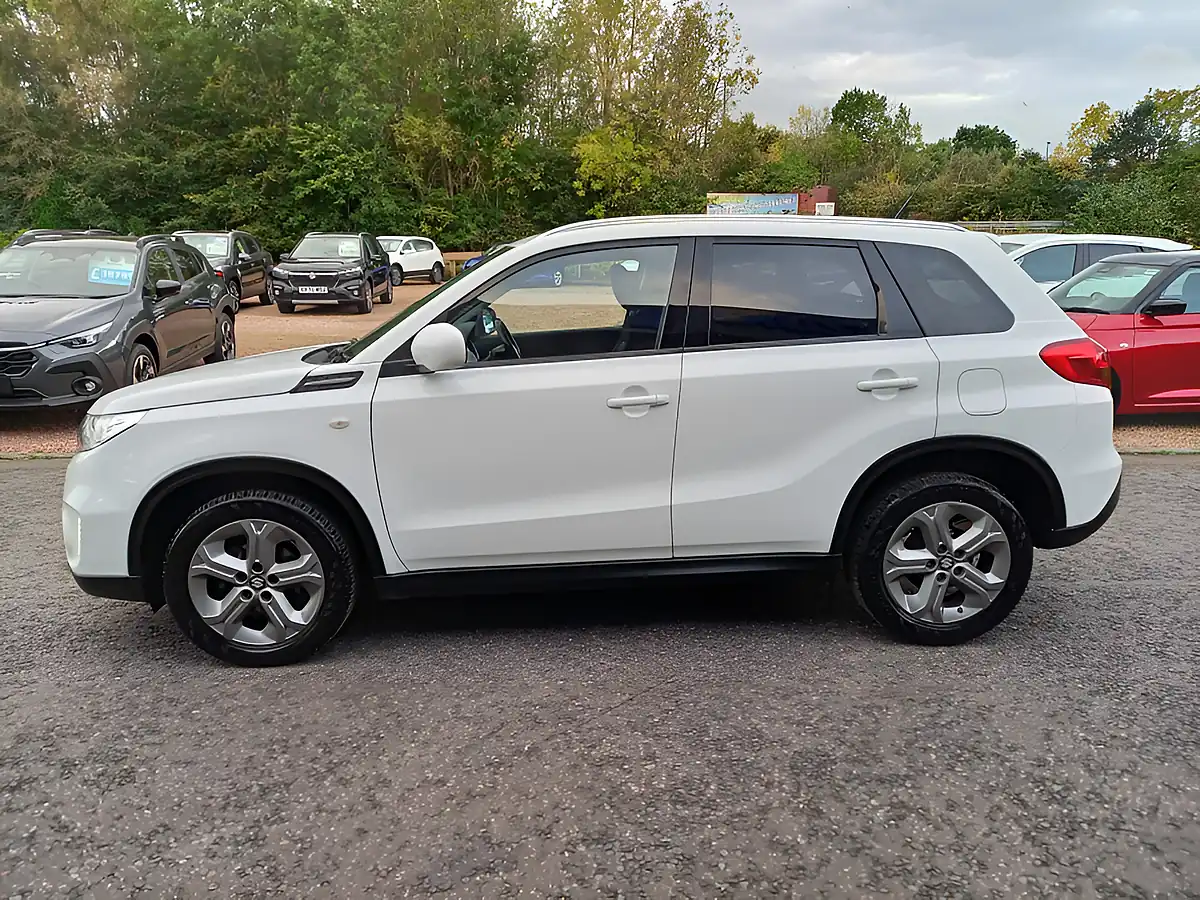 Used 2016 Suzuki Vitara Sz-T White - Interior and Exterior details 4