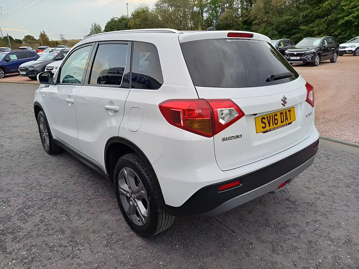 Used 2016 Suzuki Vitara Sz-T White - Interior and Exterior details 5