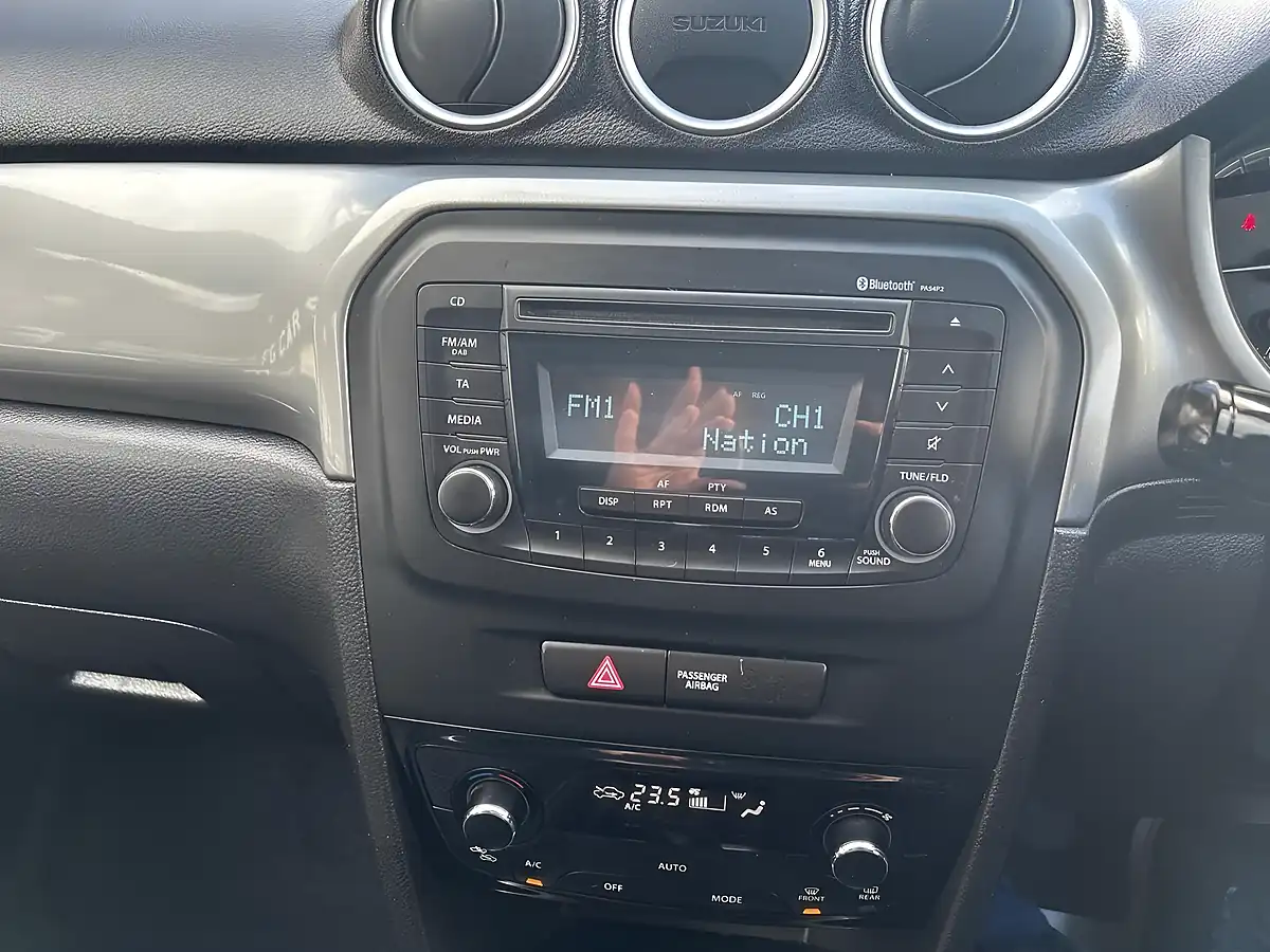 Used 2016 Suzuki Vitara SZ4 Black - Interior and Exterior details 17