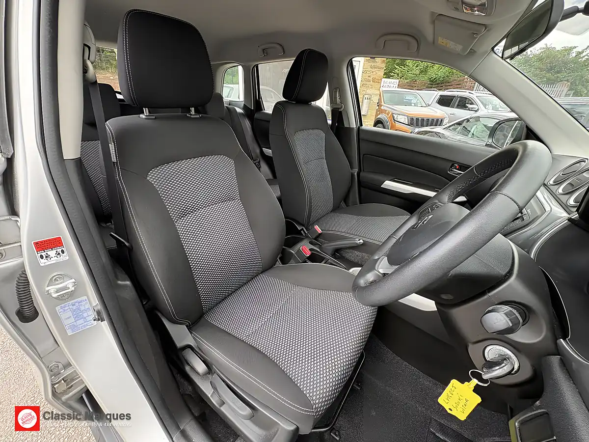 Used 2016 Suzuki Vitara SZ4 Silver - Interior and Exterior details 14