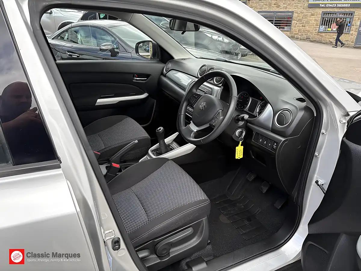 Used 2016 Suzuki Vitara SZ4 Silver - Interior and Exterior details 2