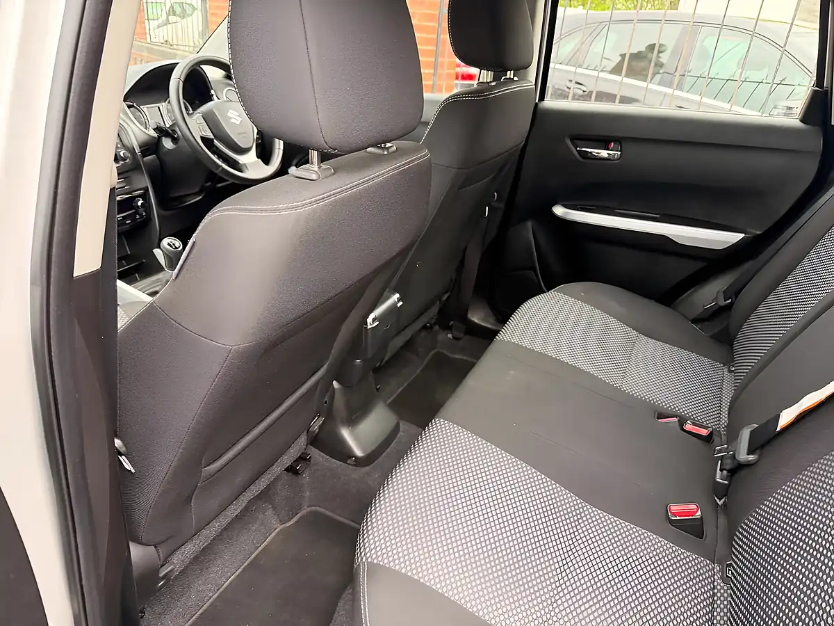 Used 2016 Suzuki Vitara SZ4 Silver - Interior and Exterior details 13