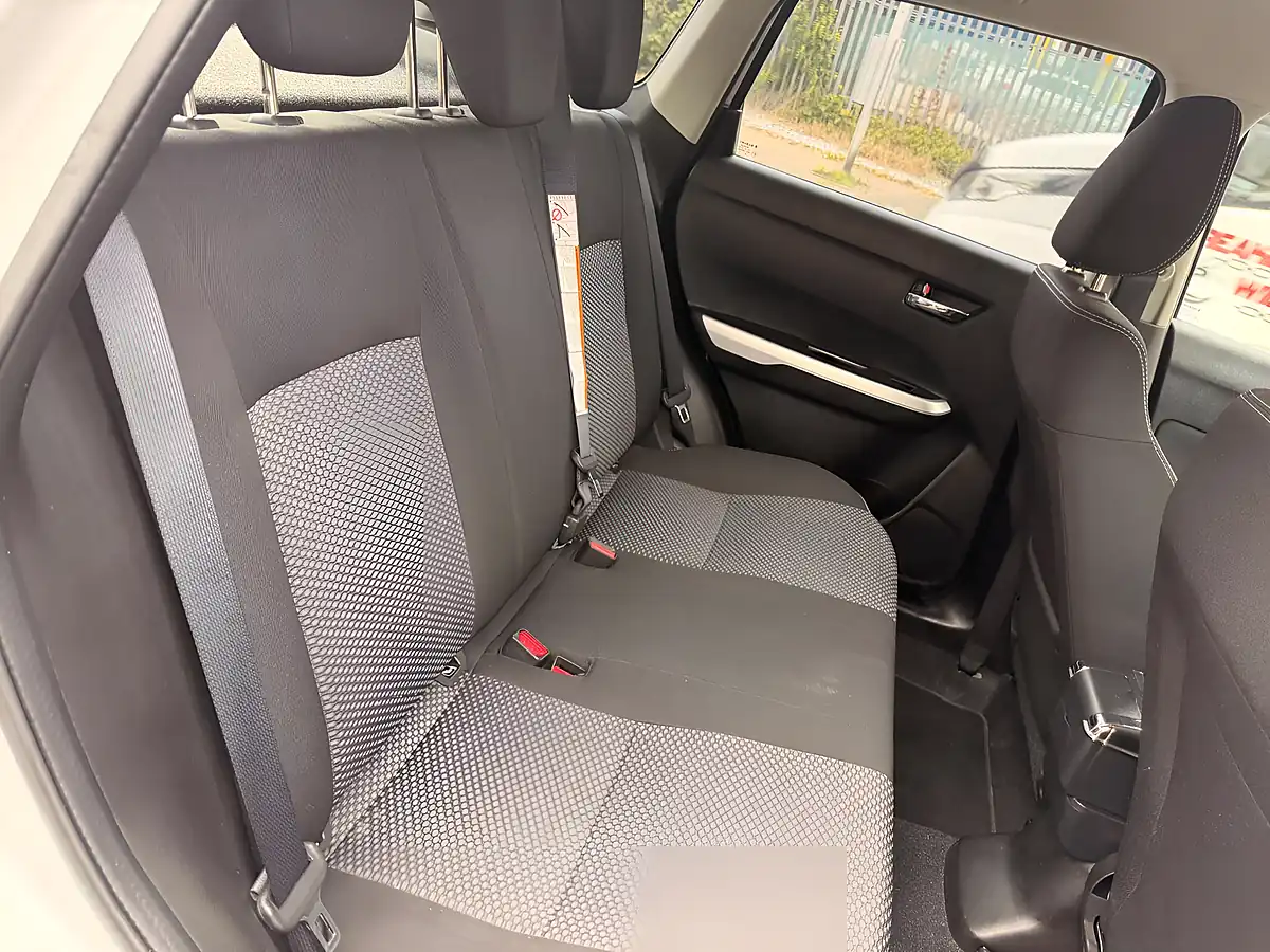 Used 2016 Suzuki Vitara SZ4 Silver - Interior and Exterior details 16