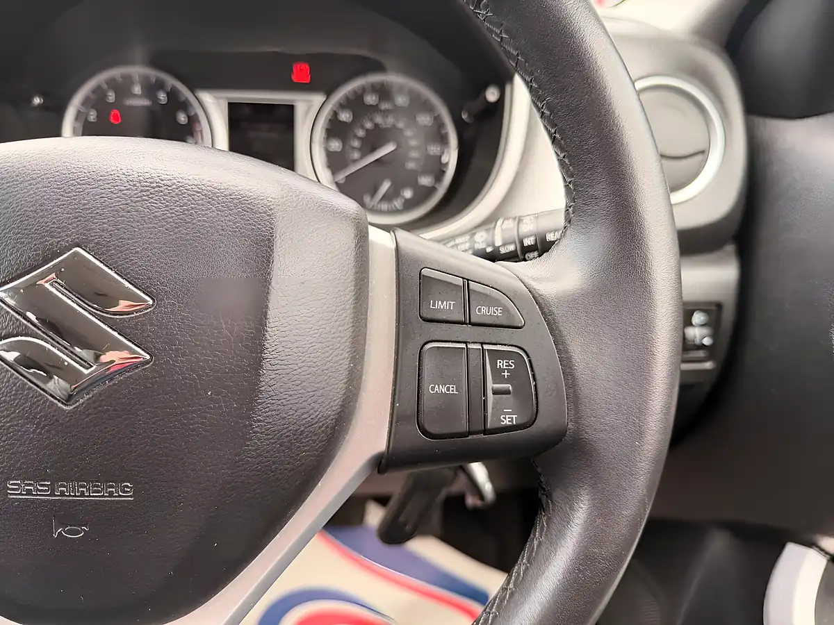 Used 2016 Suzuki Vitara SZ4 Silver - Interior and Exterior details 18