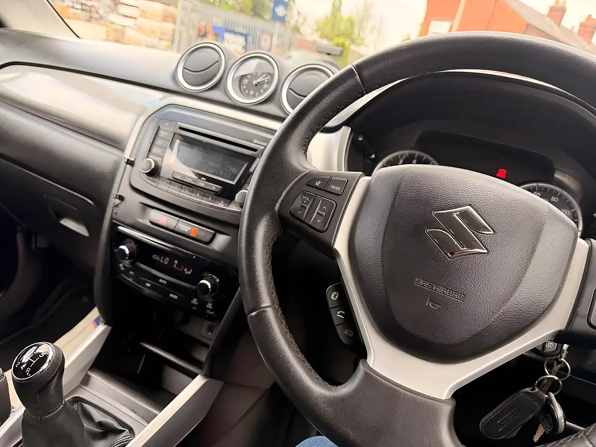 Used 2016 Suzuki Vitara SZ4 Silver - Interior and Exterior details 20