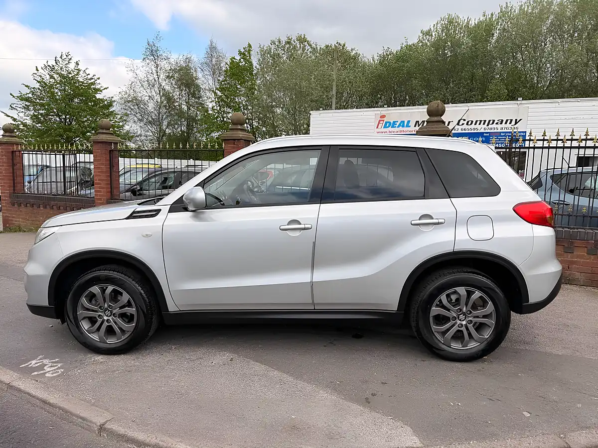 Used 2016 Suzuki Vitara SZ4 Silver - Interior and Exterior details 3