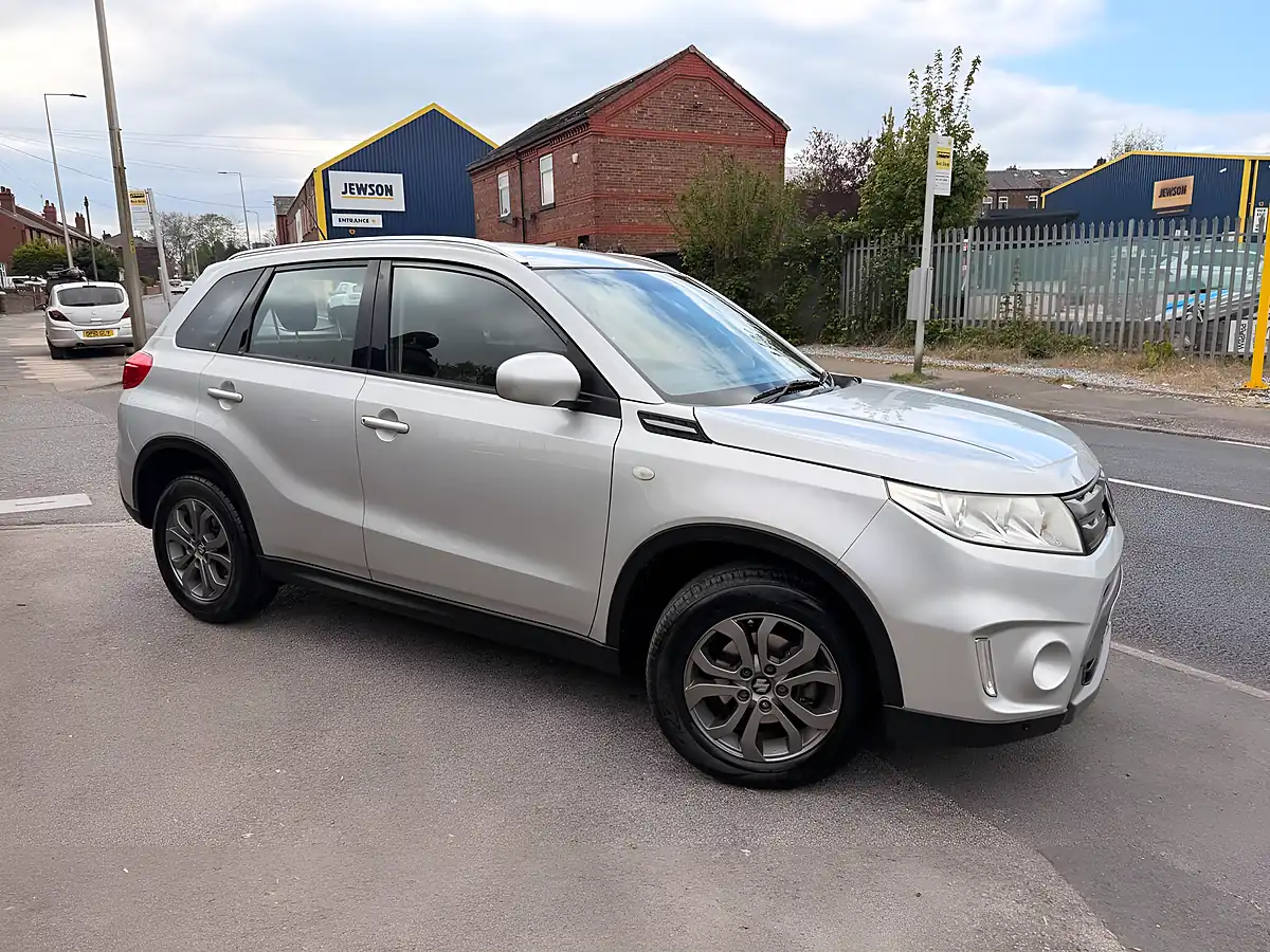 Used 2016 Suzuki Vitara SZ4 Silver - Interior and Exterior details 5