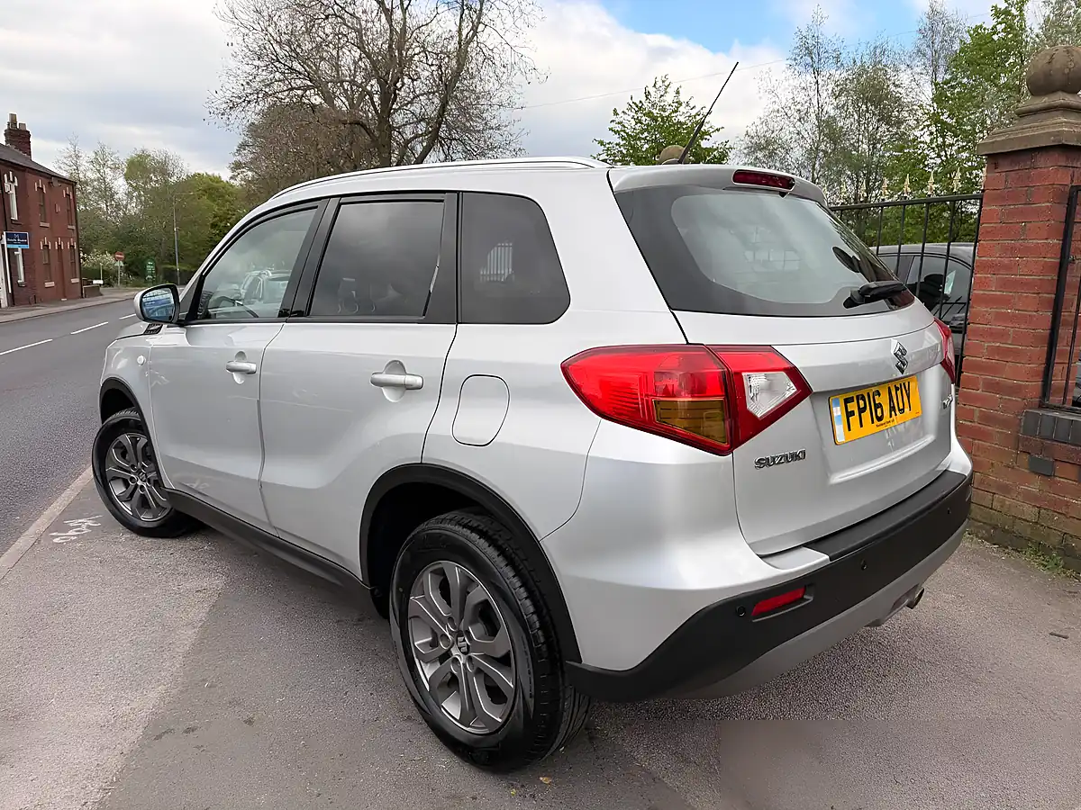 Used 2016 Suzuki Vitara SZ4 Silver - Interior and Exterior details 6