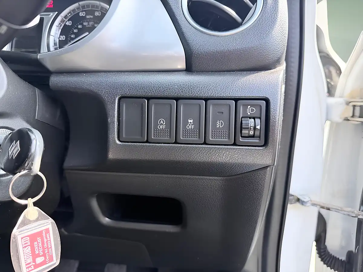 Used 2016 Suzuki Vitara SZ4 White - Interior and Exterior details 17