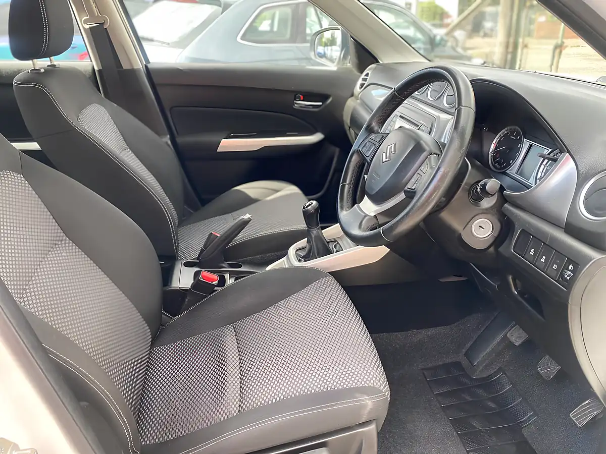 Used 2016 Suzuki Vitara SZ4 White - Interior and Exterior details 12