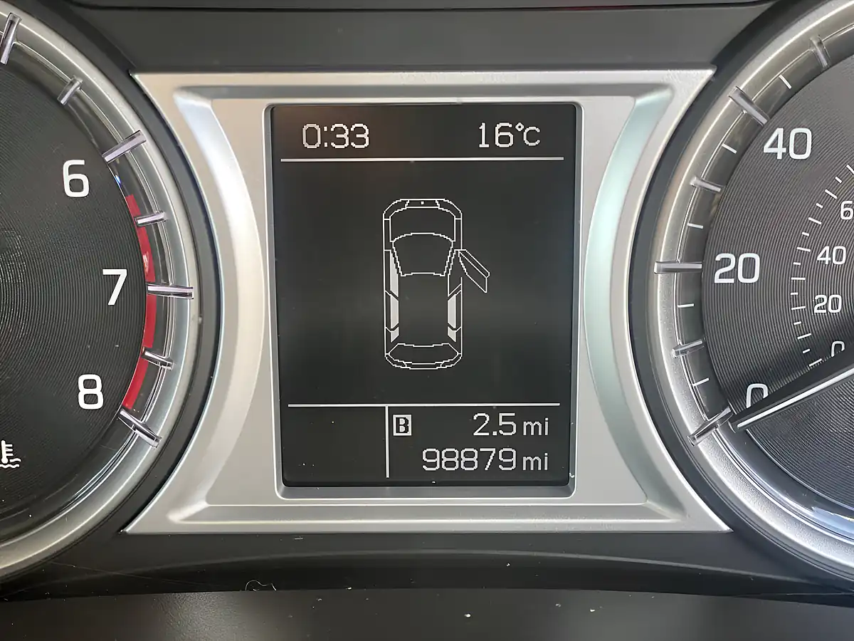 Used 2016 Suzuki Vitara SZ4 White - Interior and Exterior details 15