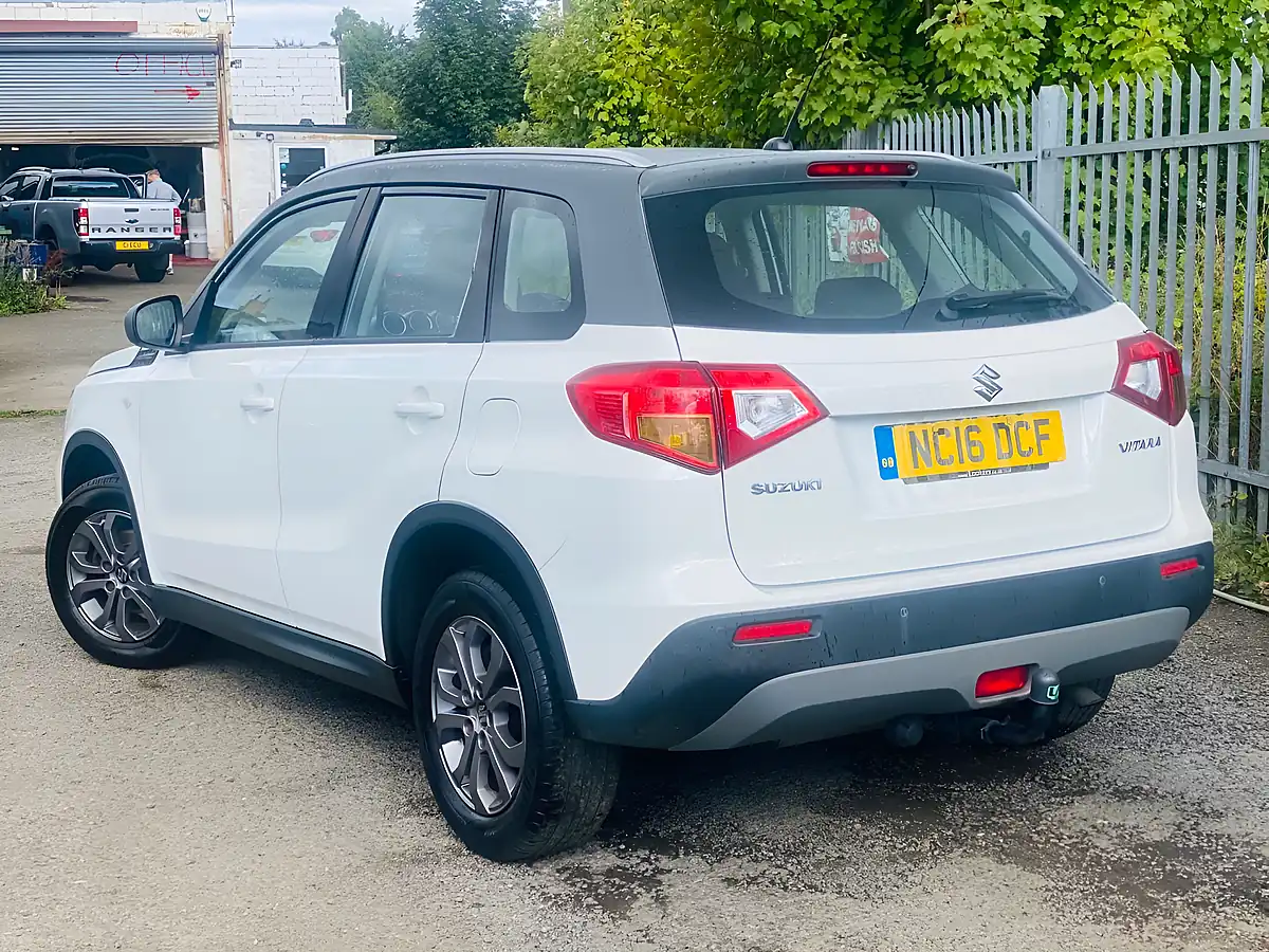 Used 2016 Suzuki Vitara SZ4 White - Interior and Exterior details 6