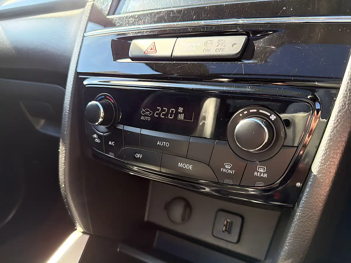 Used 2016 Suzuki Vitara SZ5 Red - Interior and Exterior details 14