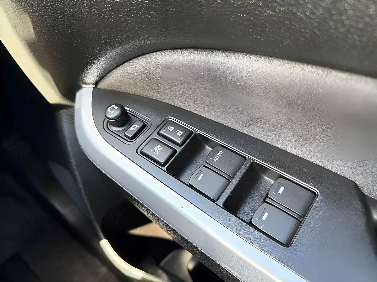 Used 2016 Suzuki Vitara SZ5 Red - Interior and Exterior details 16