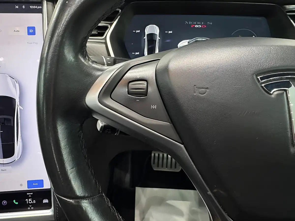 Used 2016 Tesla Model S Silver - Interior and Exterior details 10