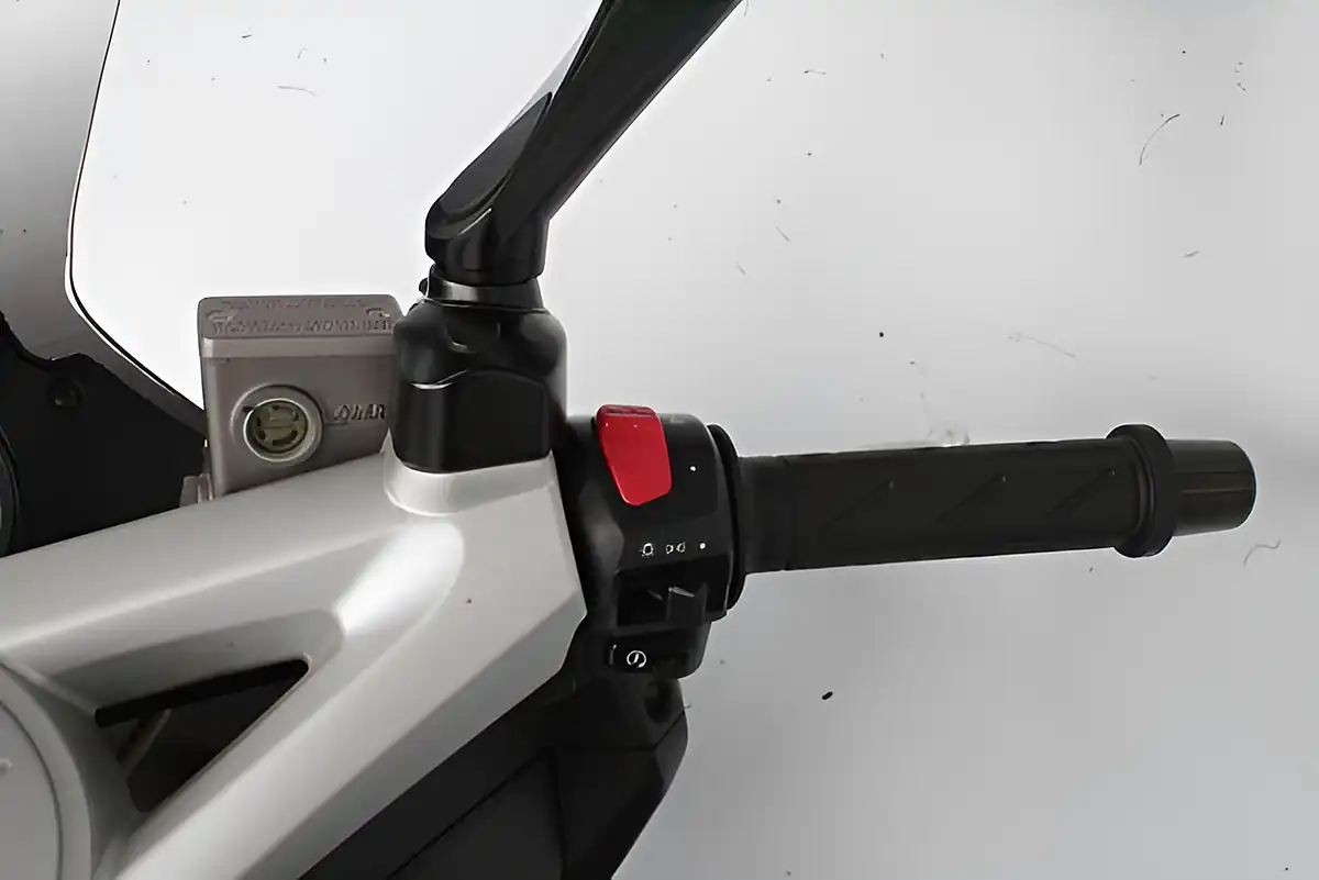 Used 2016 Tgb X-Motion White - Interior and Exterior details 13