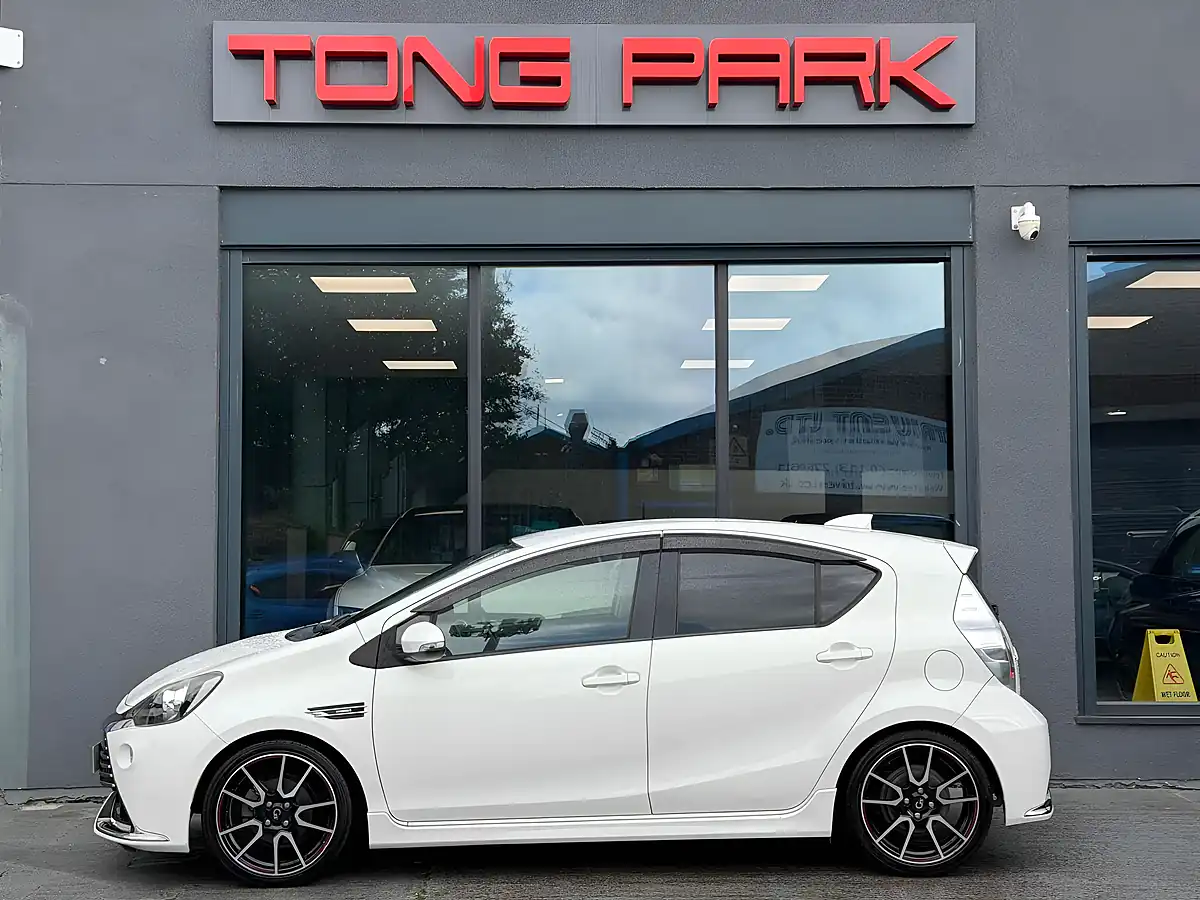 Used 2016 Toyota Aqua Gs White - Interior and Exterior details 10