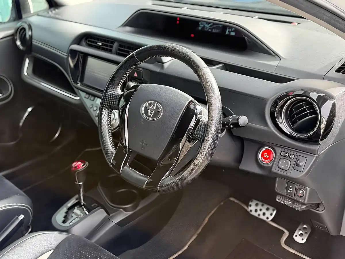 Used 2016 Toyota Aqua Gs White - Interior and Exterior details 13