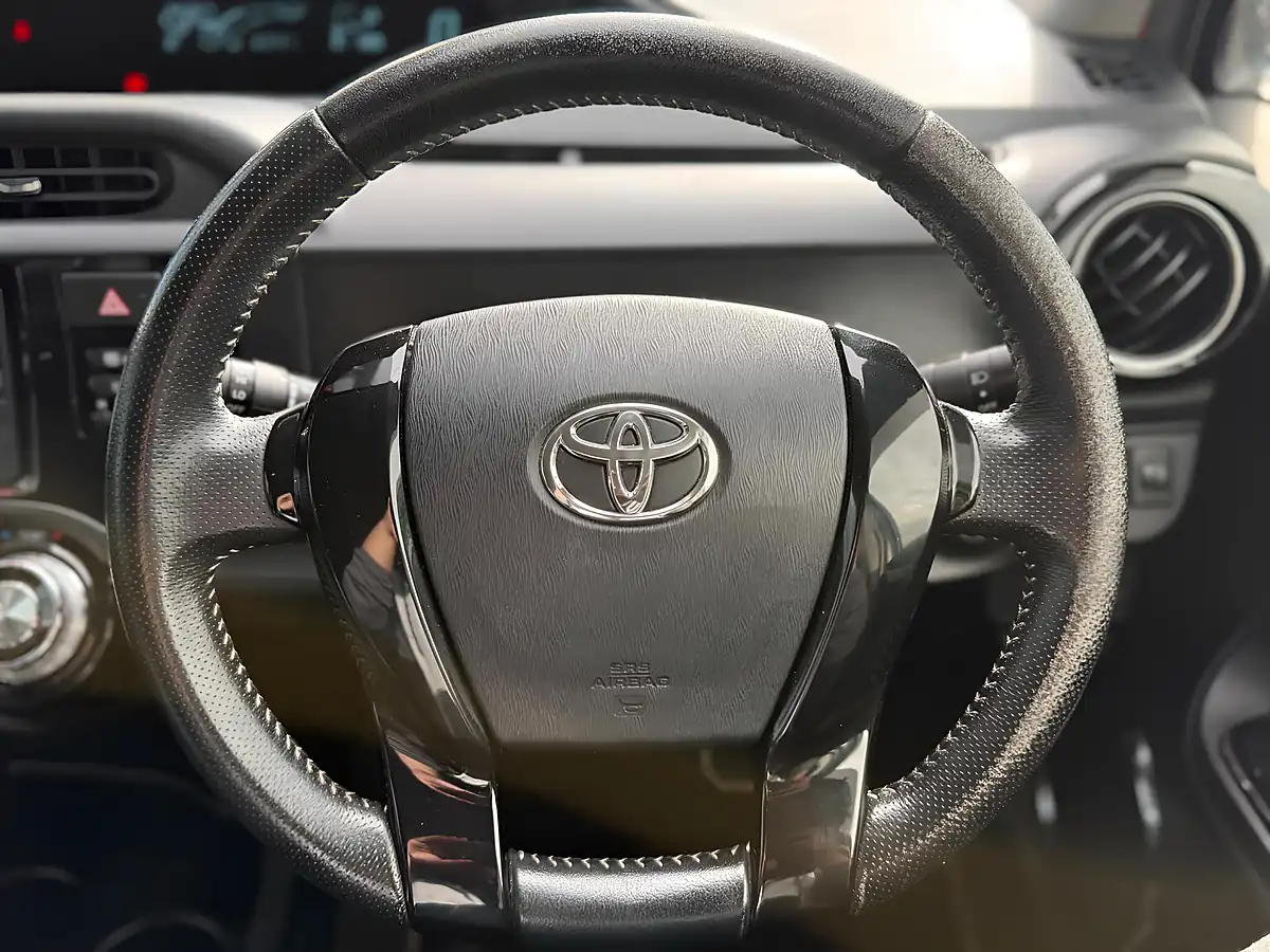 Used 2016 Toyota Aqua Gs White - Interior and Exterior details 15