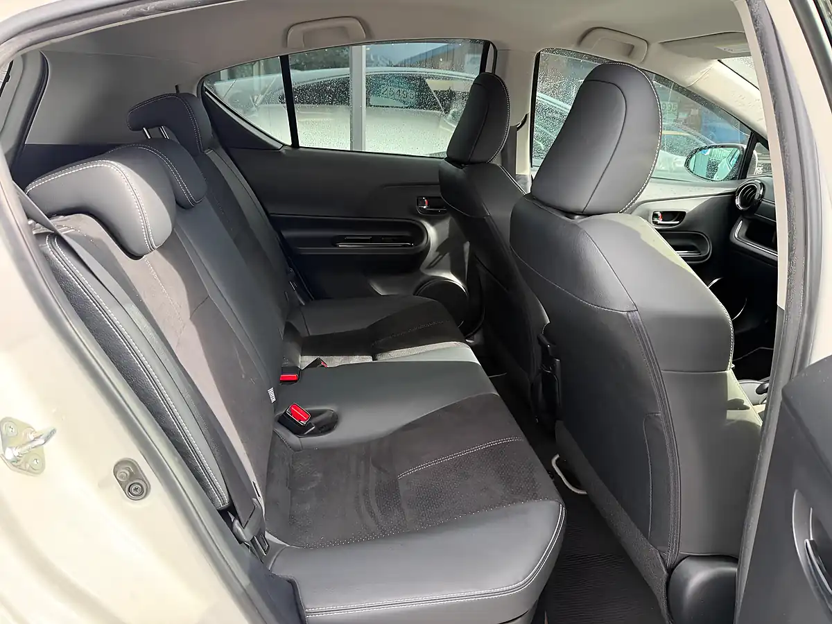 Used 2016 Toyota Aqua Gs White - Interior and Exterior details 16