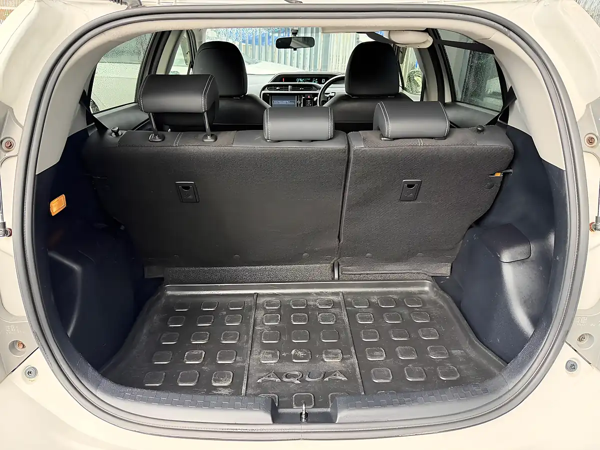 Used 2016 Toyota Aqua Gs White - Interior and Exterior details 18