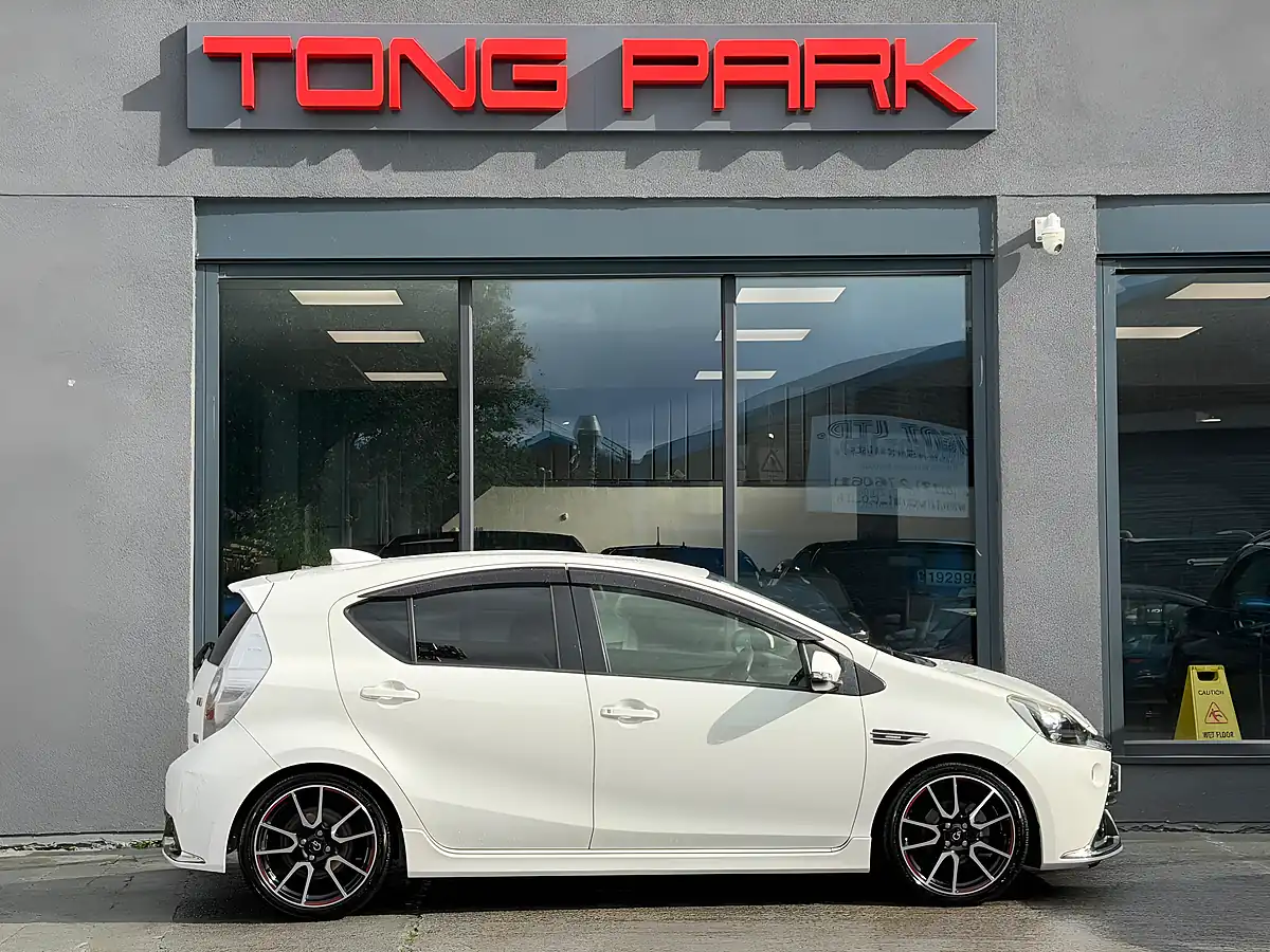 Used 2016 Toyota Aqua Gs White - Interior and Exterior details 6