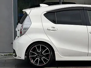 Used 2016 Toyota Aqua Gs White - Interior and Exterior details 7