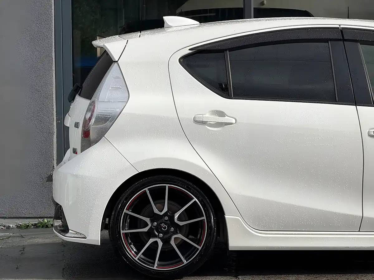 Used 2016 Toyota Aqua Gs White - Interior and Exterior details 7