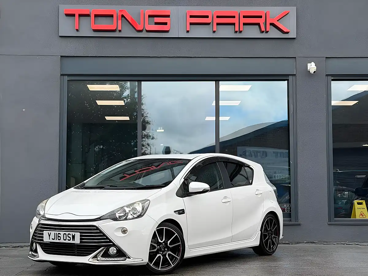 Used 2016 Toyota Aqua Gs White - Interior and Exterior details 9