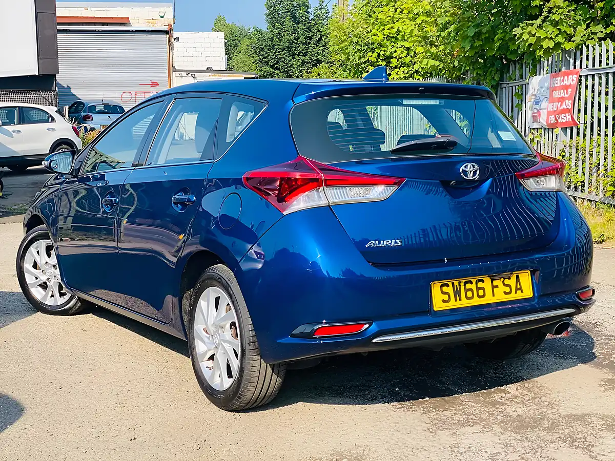 Used 2016 Toyota Auris Business Edition Blue - Interior and Exterior details 10