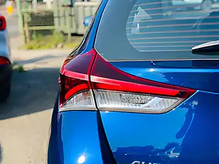 Used 2016 Toyota Auris Business Edition Blue - Interior and Exterior details 12