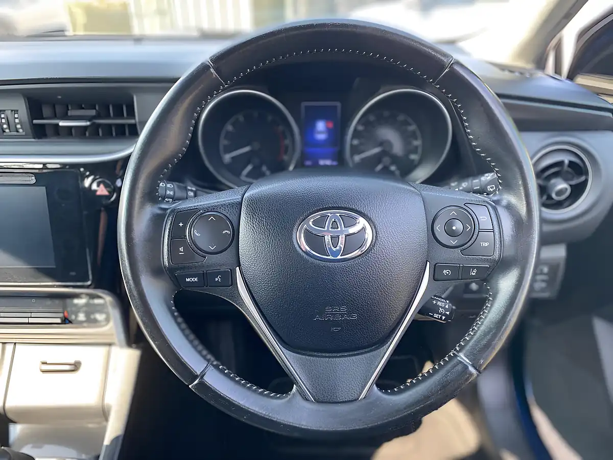 Used 2016 Toyota Auris Business Edition Blue - Interior and Exterior details 14