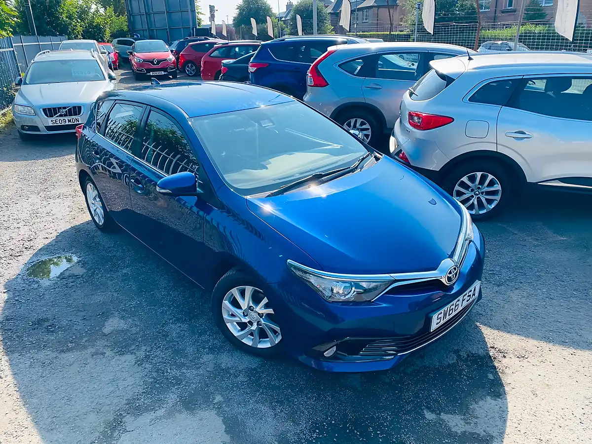 Used 2016 Toyota Auris Business Edition Blue - Interior and Exterior details 20