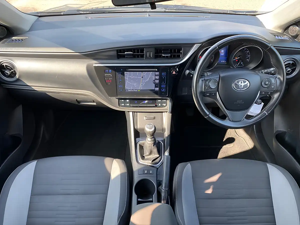 Used 2016 Toyota Auris Business Edition Blue - Interior and Exterior details 5
