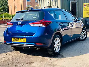 Used 2016 Toyota Auris Business Edition Blue - Interior and Exterior details 9