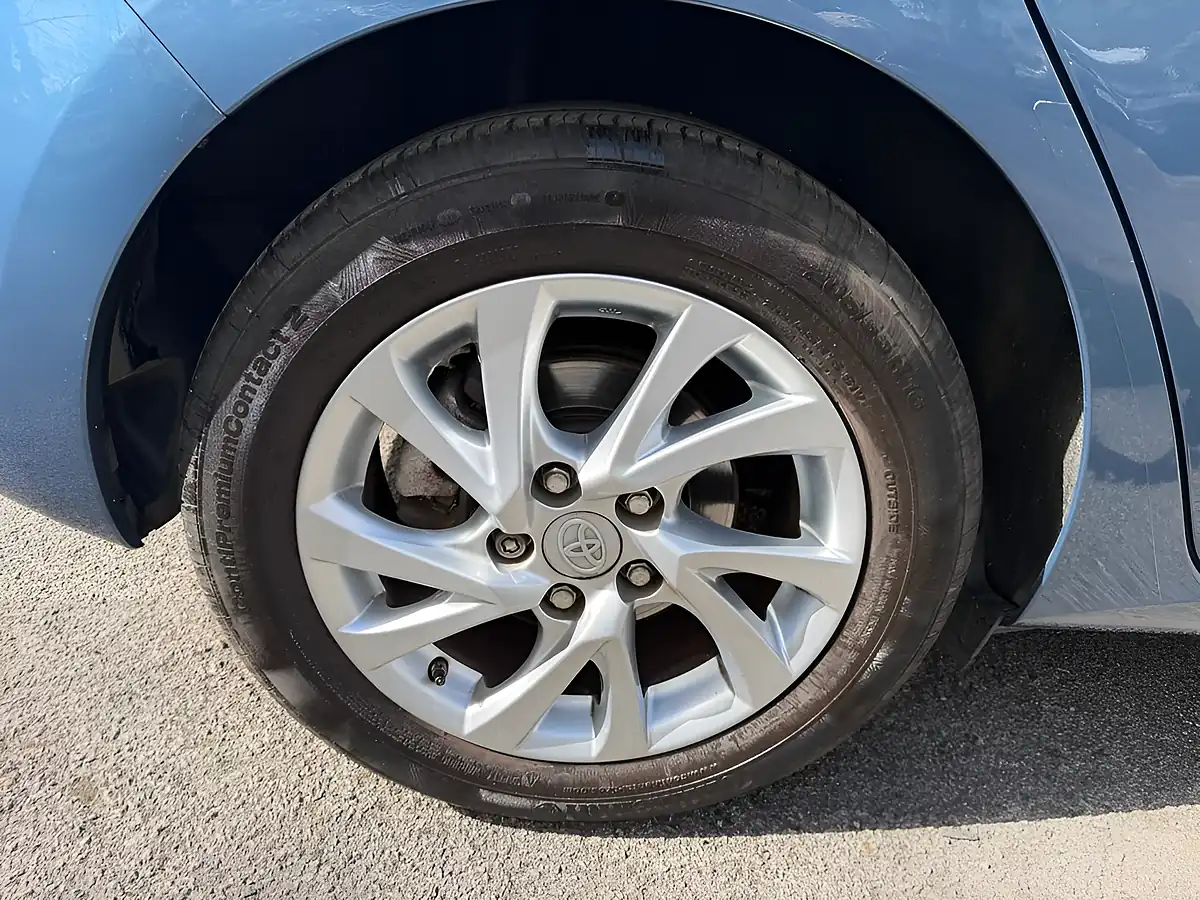 Used 2016 Toyota Auris Business Edition Blue - Interior and Exterior details 10