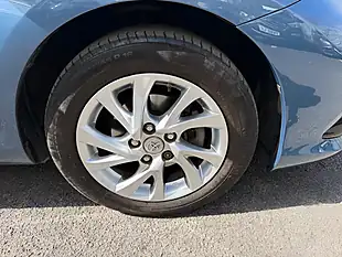 Used 2016 Toyota Auris Business Edition Blue - Interior and Exterior details 11
