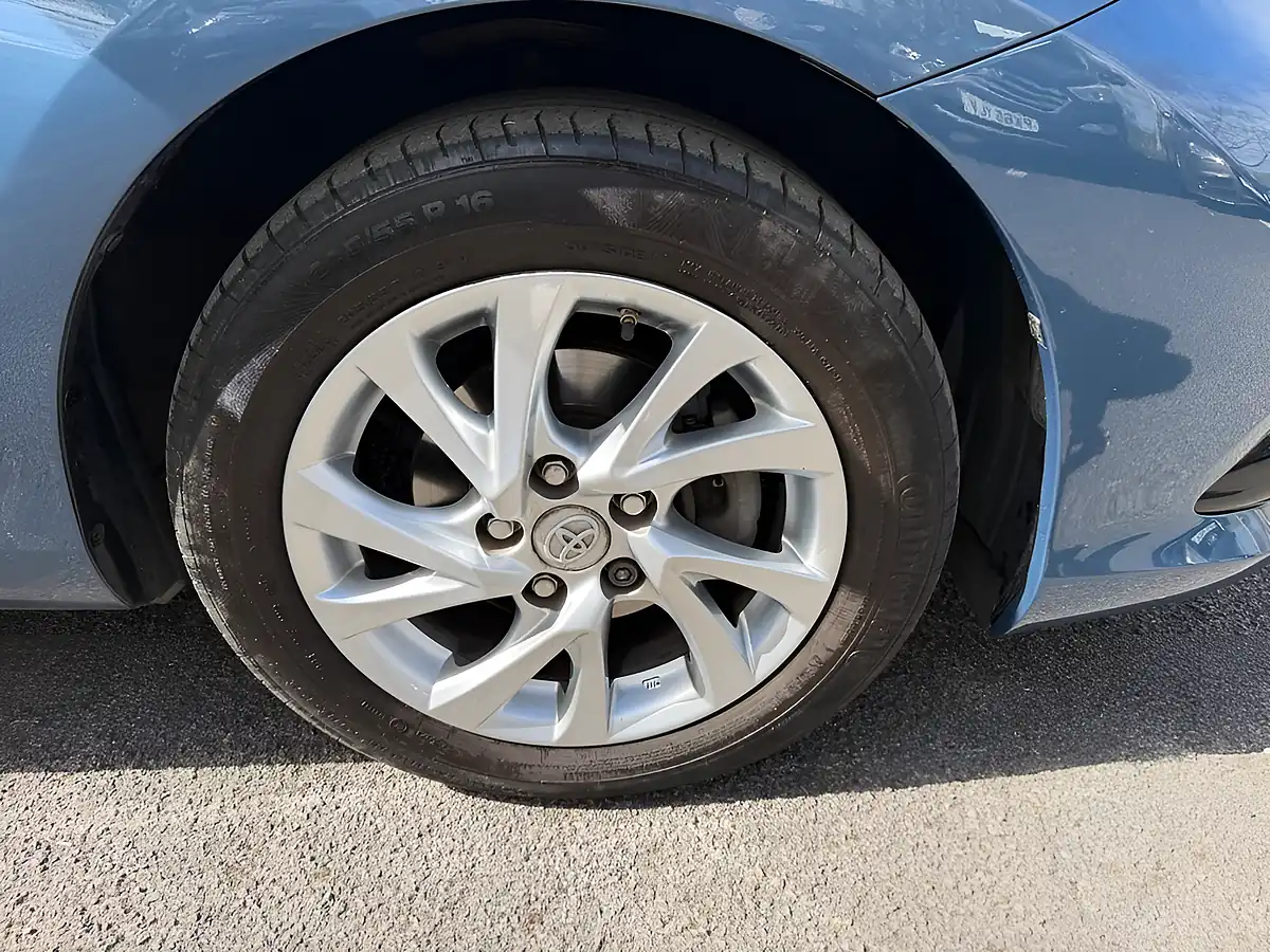 Used 2016 Toyota Auris Business Edition Blue - Interior and Exterior details 11
